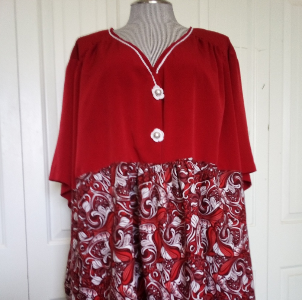 Plus women's 6 to 8x tunic